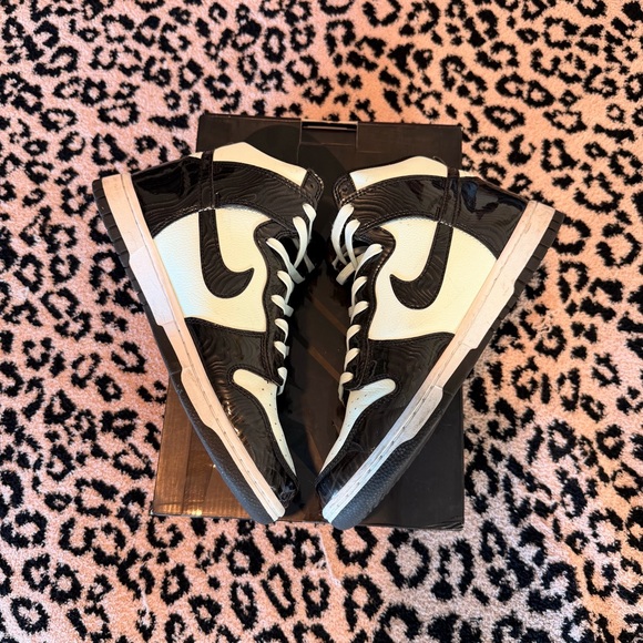 Nike Dunk Hi - Barely Green/Black - Picture 4 of 8